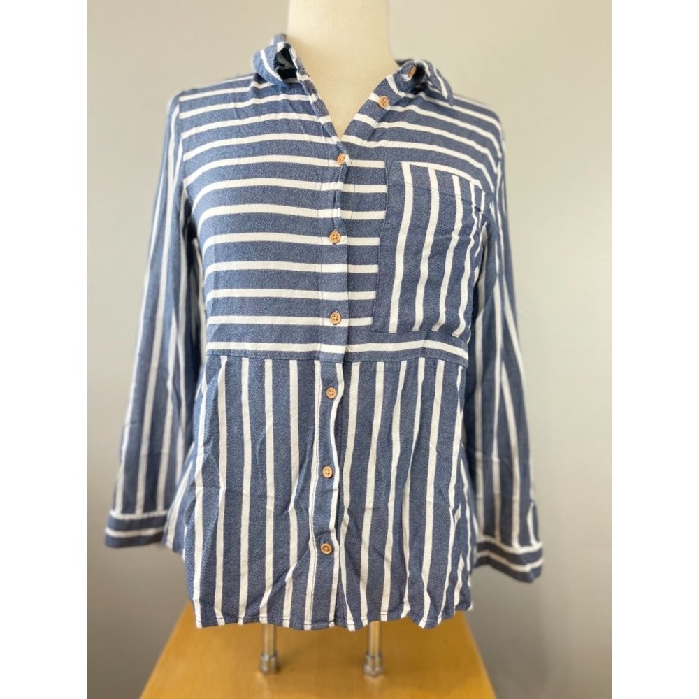 Women's Lee Medium Button Up Blouse Blue White Striped Lighweight Flowy L/S Coll